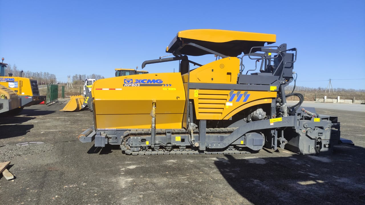 Асфальтоукладчик XCMG RP803Pro