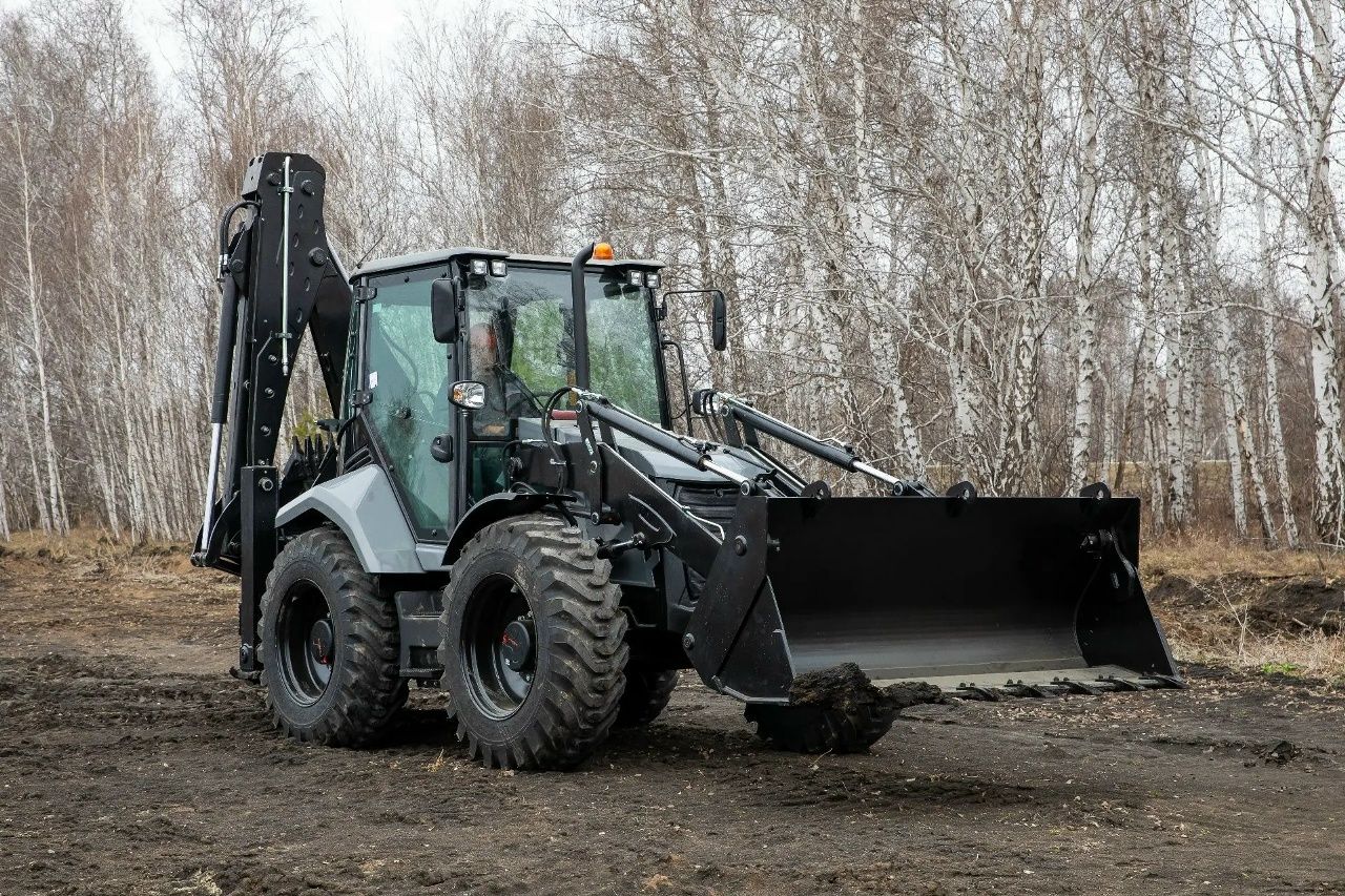 Экскаватор-погрузчик ДСТ-УРАЛ BL85S