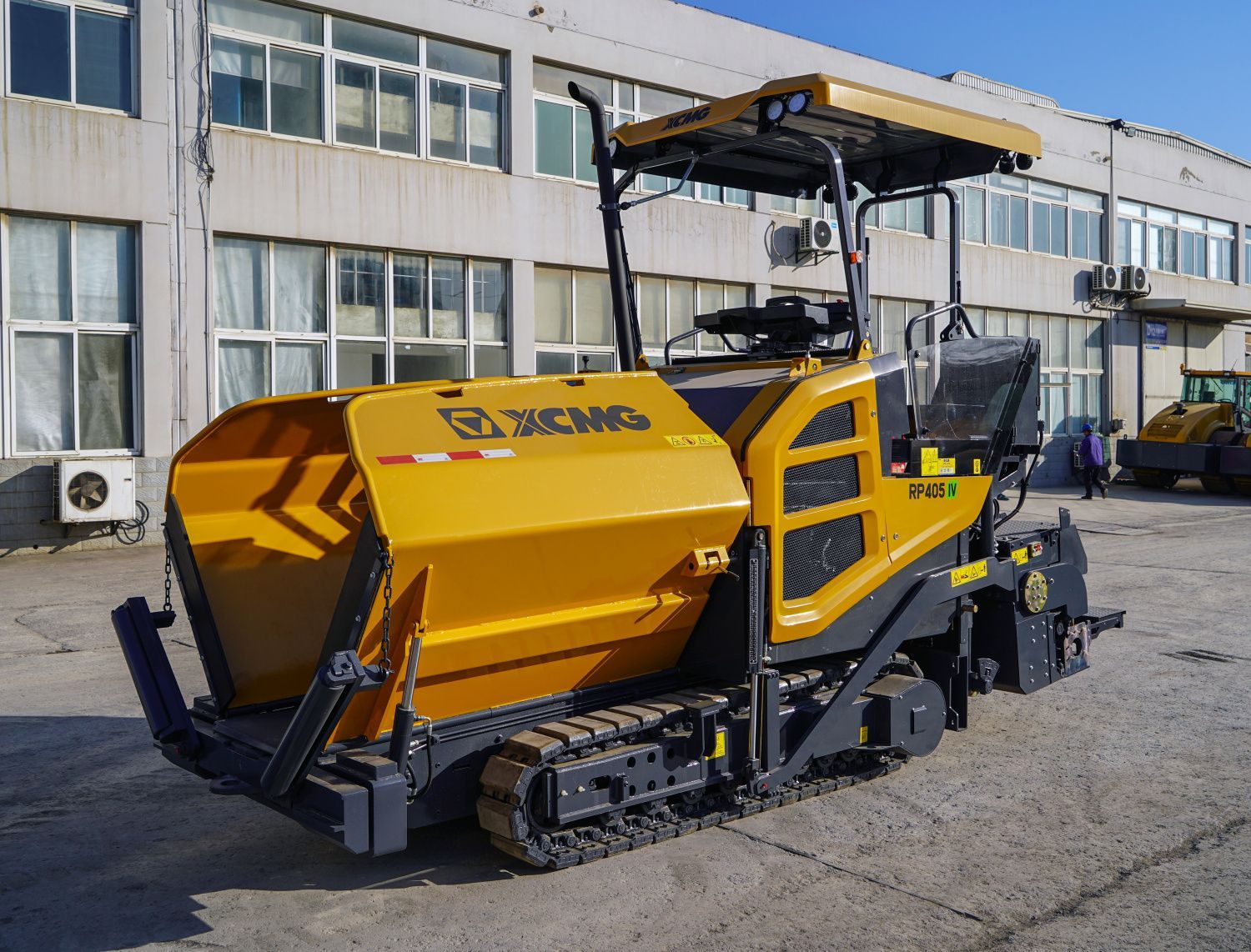 Асфальтоукладчик XCMG RP405