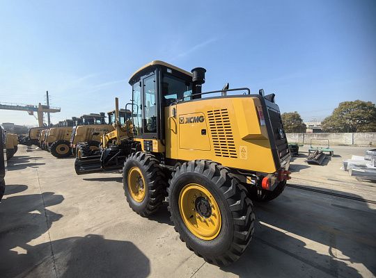 Автогрейдер XCMG GR135