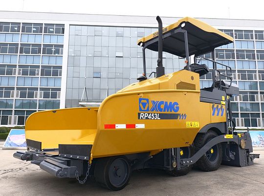 Асфальтоукладчик XCMG RP453L