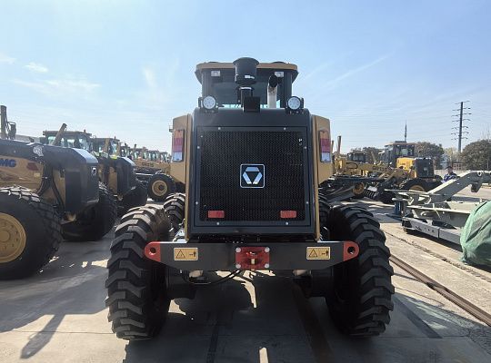 Автогрейдер XCMG GR135