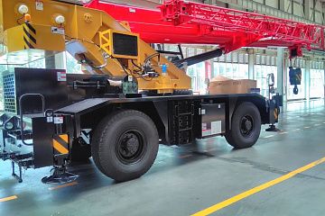 Короткобазный кран Sany SRC300C