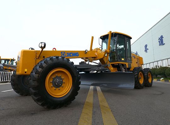 Автогрейдер XCMG GR135