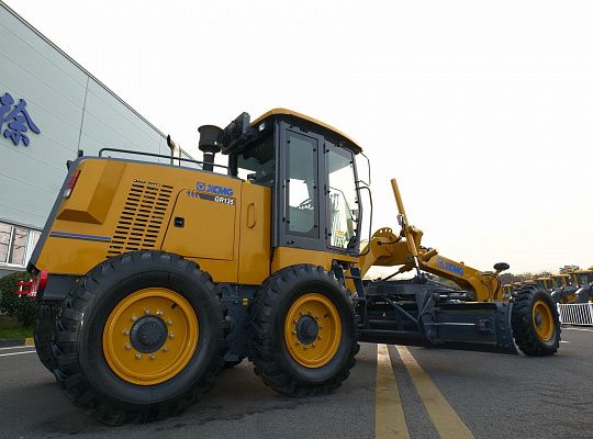 Автогрейдер XCMG GR135