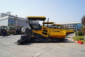 Асфальтоукладчик XCMG RP905S с плитой E600B