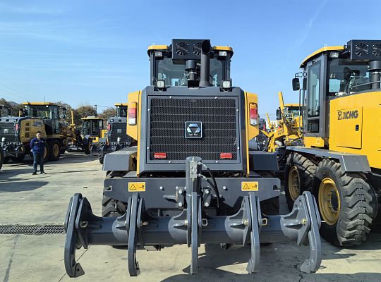 Автогрейдер XCMG GR215A